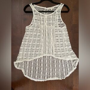 EUC Painted Threads Lace High-low Top, Size Medium